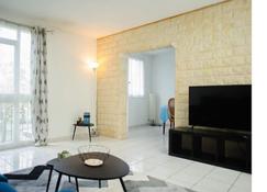 Spacious and bright apartment - Créteil - Living room