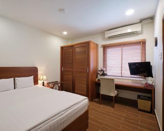 Japanese Restaurant And Hotel Sakura - Bien Hoa - Bedroom