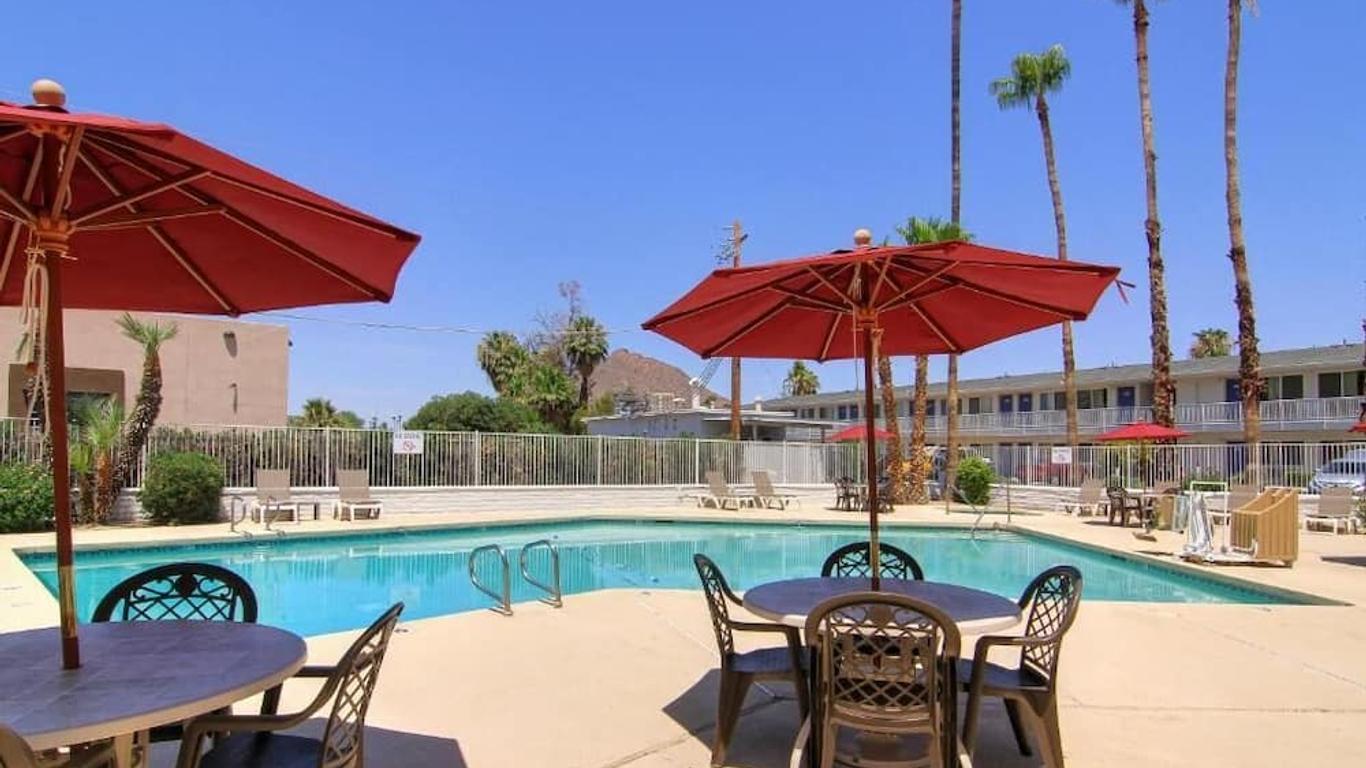 موتل6 أولد تاون سكوتسديل/فاشون سكوير