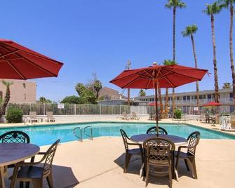 موتل6 أولد تاون سكوتسديل/فاشون سكوير - سكوتسدايل - حوض السباحة