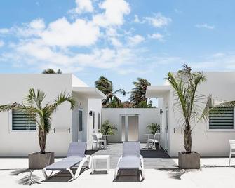The Palm Leaf Apartments - Noord - Patio