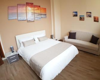 Sunset B&B - Ladispoli - Camera da letto