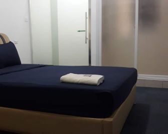 999 Hotel - Angeles City - Habitación