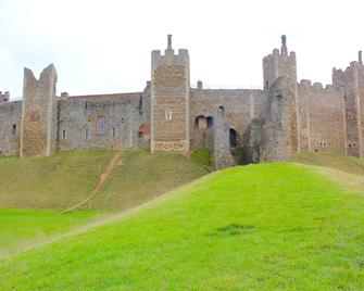 Romantic Castle on the Hill Cottage Framlingham - Framlingham
