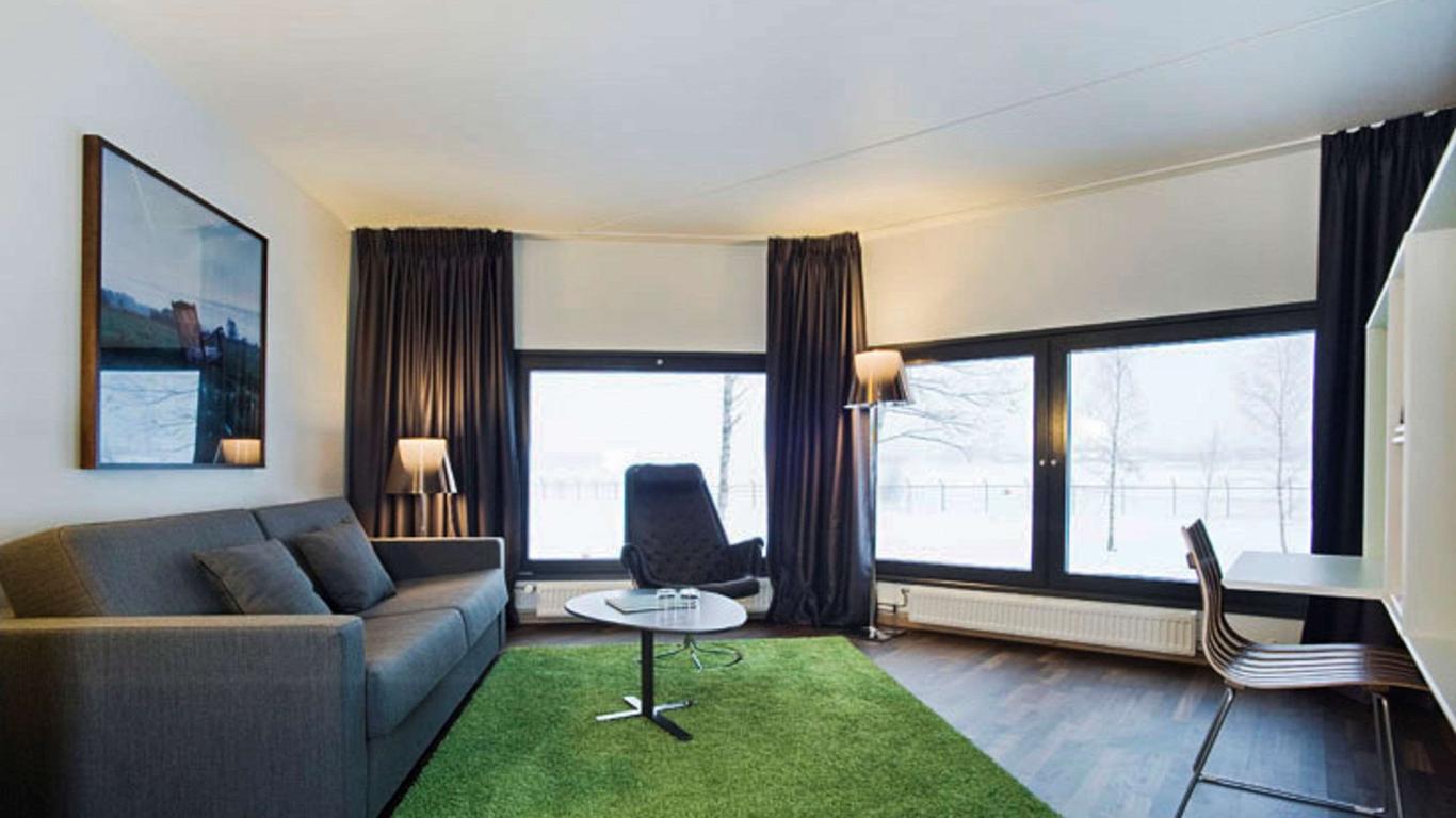 Comfort Hotel Runway