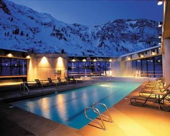 Cliff Club Pinnacle 3br/3ba Condo - Private Hot Tub! - Sandy - Bazén
