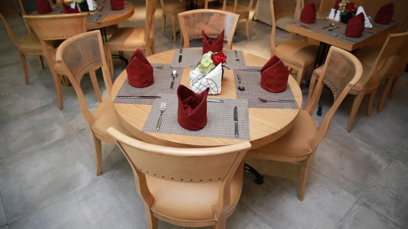 Versailles by Vieras Hotel