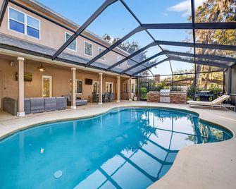 family house 5BR Heated Pool Home in Brandon - Pool Table - Brandon - Басейн
