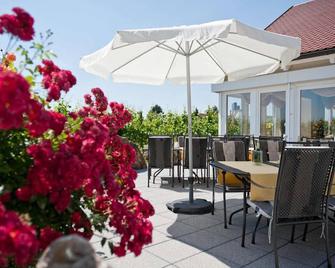 Felshof - Weingut & Gästehaus - Sommerhausen - Innenhof