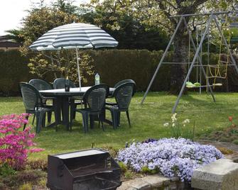 Rustic house with fireplace, garden and pets allowed - Saint-Quentin-sur-le-Homme - Патіо