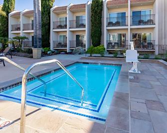 羅亞爾奧克貝斯特韋斯特酒店 - 聖路易歐比斯 - 聖路易斯奧比斯波 - 游泳池