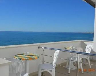 Mare e Sole Villa Urso - Avola - Balcón