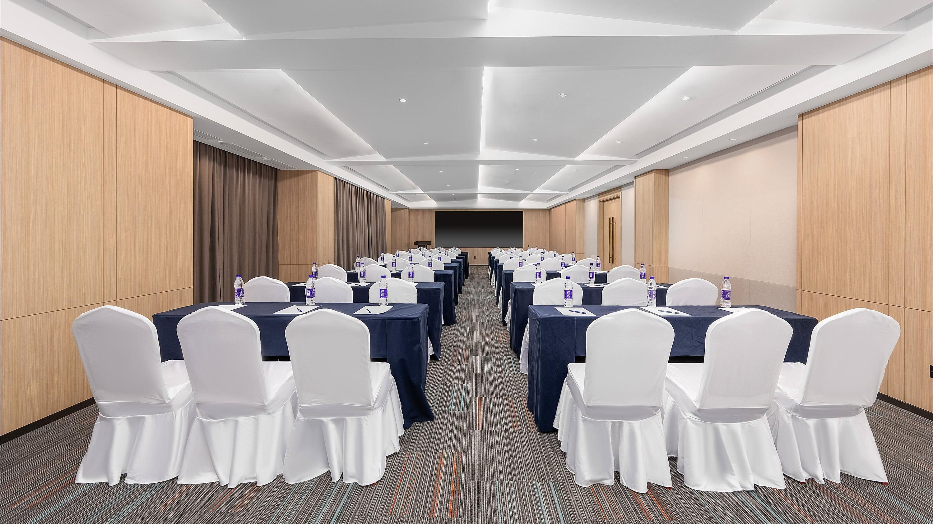 Holiday Inn Express Qingdao Hongdao Station By IHG