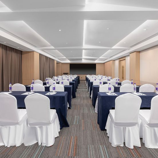 Holiday Inn Express Qingdao Hongdao Station By IHG image 1