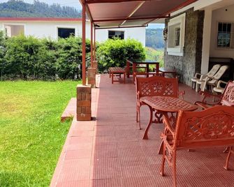 Mountain Top Holiday Home - Ooty - Patio