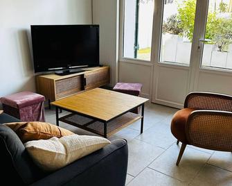 Very spacious cocoon with garden near the sea - Le Pouliguen - Living room