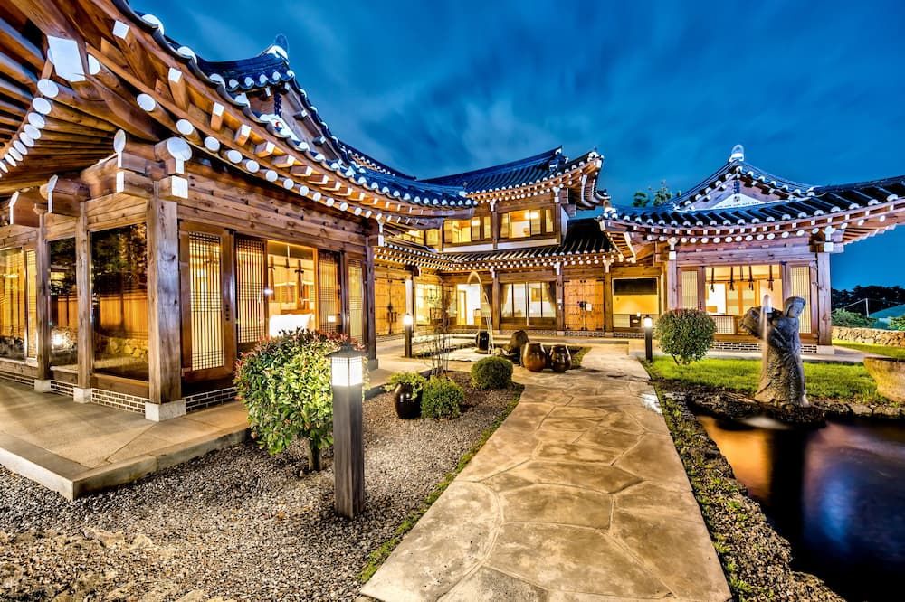 جيجو هانوك هوتل هالاجونج