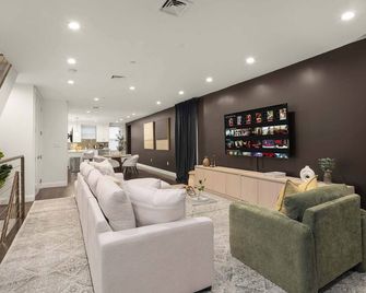 Stylish 3BR Designer Home in Harlem! - New York