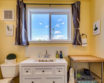 1-bedroom cottage just 10 minutes to Olympic Peninsula - Sequim - Bedroom