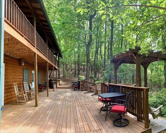 Log Cabin in North Georgia Mountains - Dahlonega - Patio
