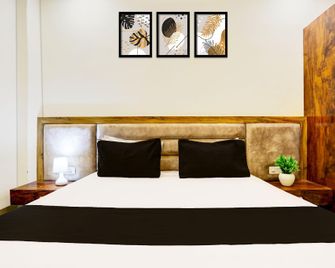 Spot On Hotel Shree Ji - Dewas - Habitación