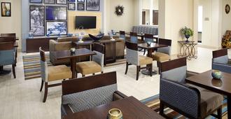 Hawthorn Suites by Wyndham Bridgeport/Clarksburg - Bridgeport - Restaurante