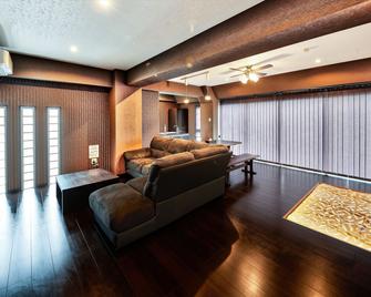 Terrace Resort Shintoshin - Naha - Wohnzimmer