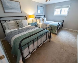 Spacious Condo on Kentucky Lake - Waterfront at Big Bear - Benton - Bedroom