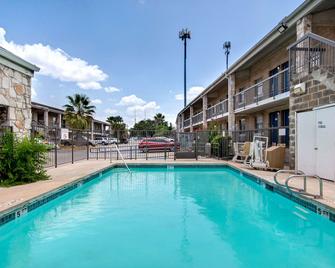 Motel 6-San Antonio, Tx - Northwest Medical Center - San Antonio - Bể bơi