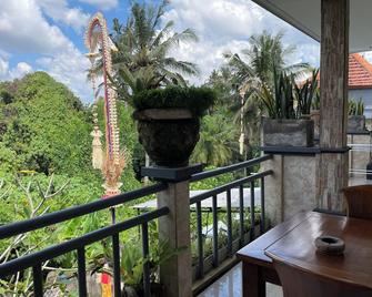 Chic 1-bedroom apartment in charming Bali with WiFi, AC. Hot and cold water - Denpasar - Balkon