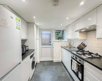 1Bedroom flat with small garden in Finsbury Park, Highbury - London - Kitchen