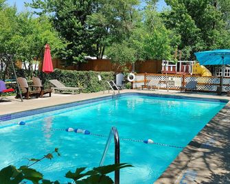 Blue Moon Motel - Niagarafallene - Svømmebasseng