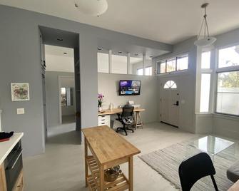 Bright,clean,modern-Perfect For Work, Getaway, Ask Re Discount For Extended Stay - Berkeley - Stue