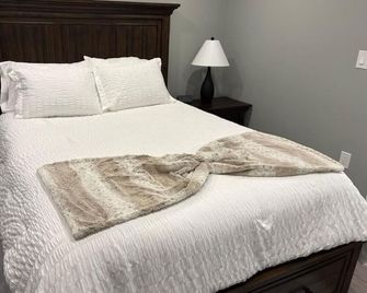 Bolster - Uxbridge - Bedroom