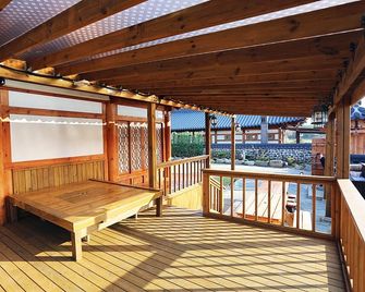 Hampyeong Haemil Hanok Stay - Hampyeong - Balcón