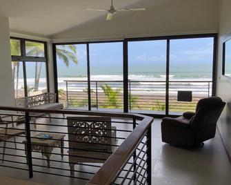 Beach & Oceanfront Stunning 6-Bedroom Home. Newly Remodeled 2nd Floor Addition! - Playa Hermosa