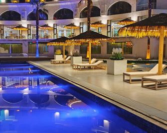 Kunming Haofeng Wyndham Hot Spring Resort Hotel - 昆明 - 游泳池