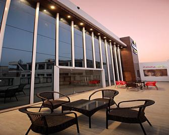 Ashoka Hotel - Alwar - Патіо