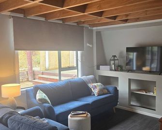 Pakihi Retreat - Opotiki - Living room