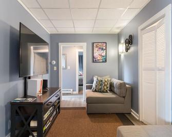 Hotel Quality and Confy, close to the beach, sleeps 6 - Ipswich - Living room