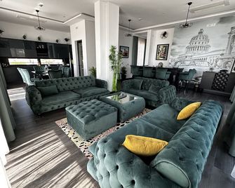 Hotel Del Medio - Sutomore - Salónek