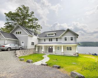 Newly Constructed Luxury Home On 150' Natural Beach With Dock And Hot Tub! - Hammondsport - Edificio