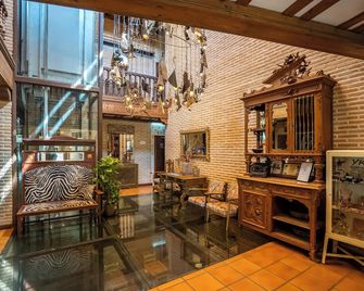 Yit Puerta Bisagra - טולדו - לובי