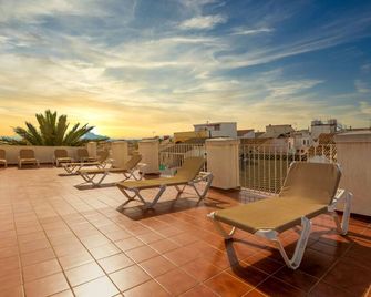 هوستل لوريتو - دينايا - شرفة