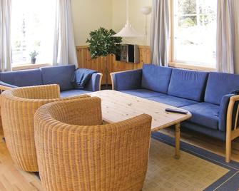 Beautiful Home In Fjällbacka With Sauna - Fjällbacka - Salon