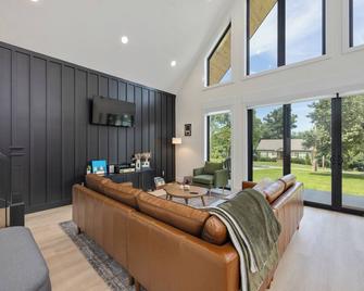 Stunning modern 2-bedroom Aframe with Barren River lake view near Mammoth Cave - Scottsville - Sala de estar