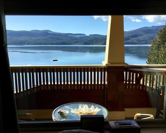 The Tuwanek Hotel and Spa - Sechelt - Varanda