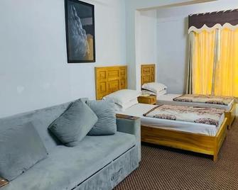 Naveed Tourist Inn - Gilgit - Habitación