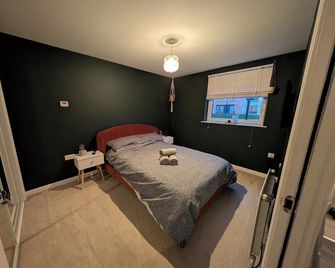 PetFriendly 1BedApt - 5 Min from beach Aberdeen - Aberdeen - Habitación