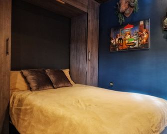 The Pub - Unique & Authentic Experience - Free Parking!, 5 minutes from Airbus and The Mall Cribbs - Bristol - Schlafzimmer